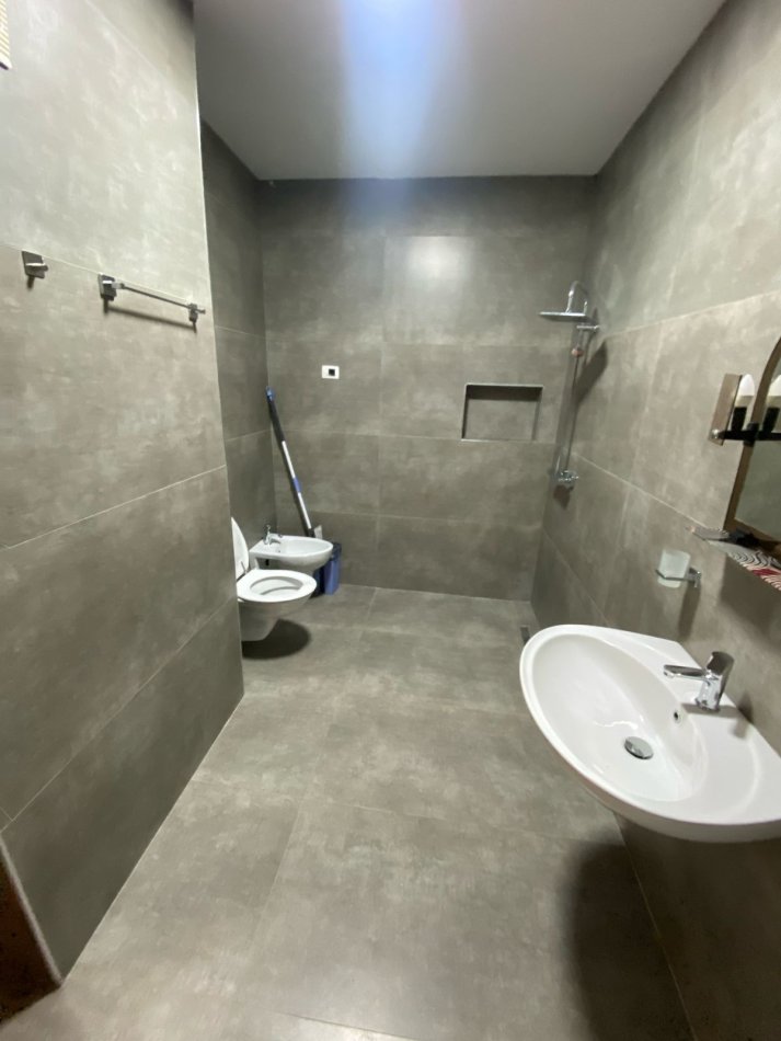 Tirane, jap me qera apartament 1+1+Ballkon Kati 7, 70 m² 450 € (don bosko)