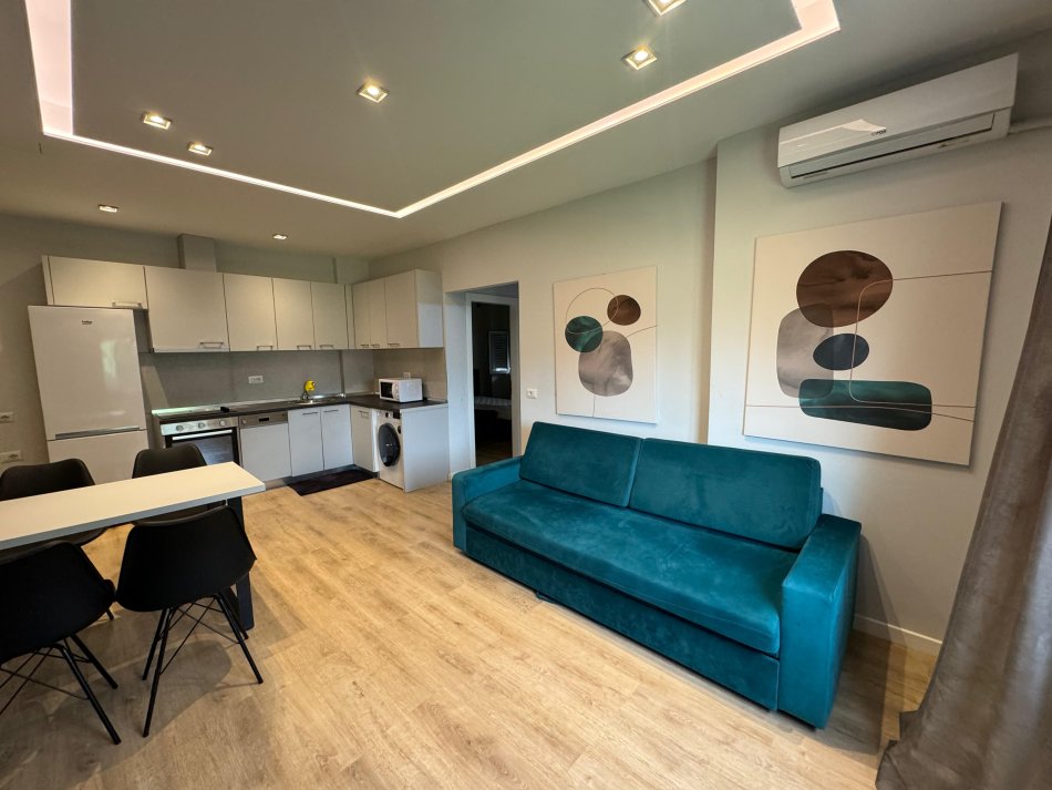 Tirane, jap me qera apartament 2+1+Ballkon Kati 1, 80 m² 700 € (rruga muhamed gjollesha)