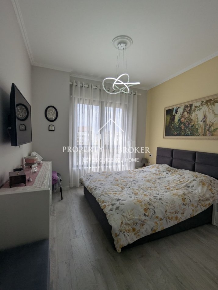 Tirane, jepet me qera apartament 2+1+Aneks+Ballkon Kati 5, 86 m² 800 € (Don Bosko)