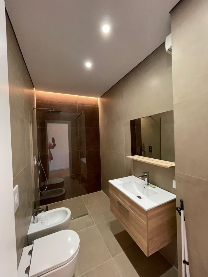 APARTAMENT  3+1+2 ME QIRA  LIQENI I THATE   900 €