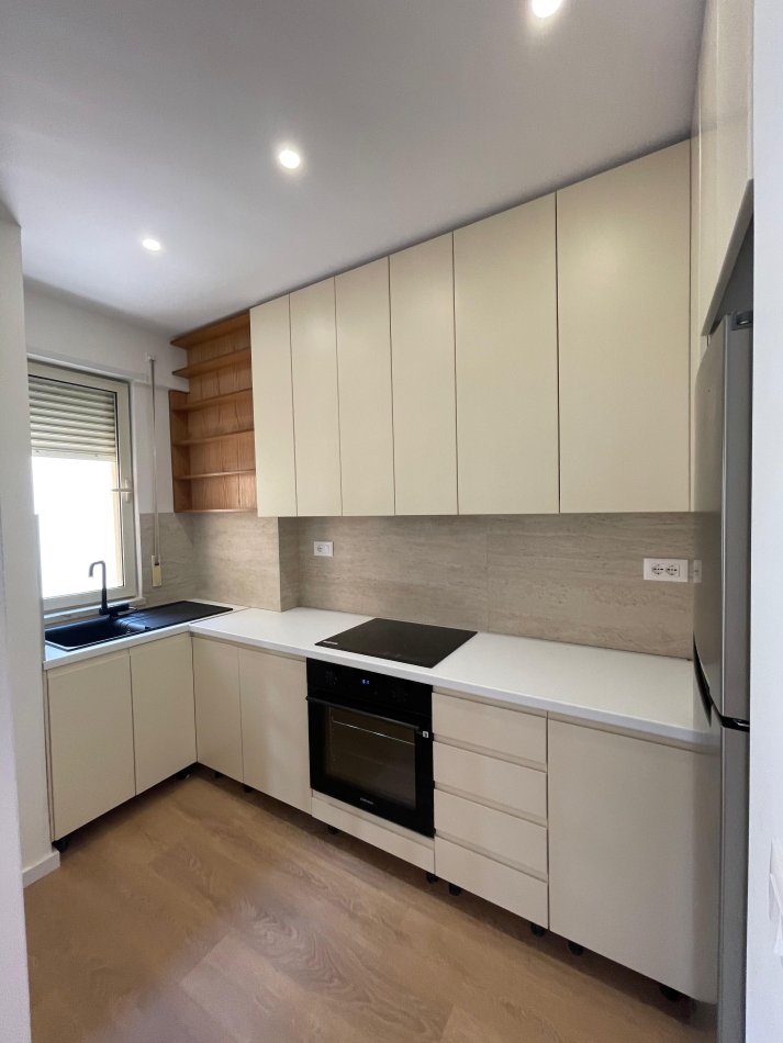 APARTAMENT  3+1+2 ME QIRA  LIQENI I THATE   900 €