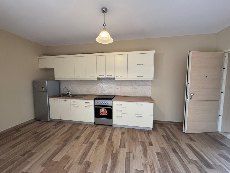 Tirane, shitet apartament 1+1+Ballkon Kati 2, 71 m² 145.000 € (BULEVARDI ZOGU I 1)