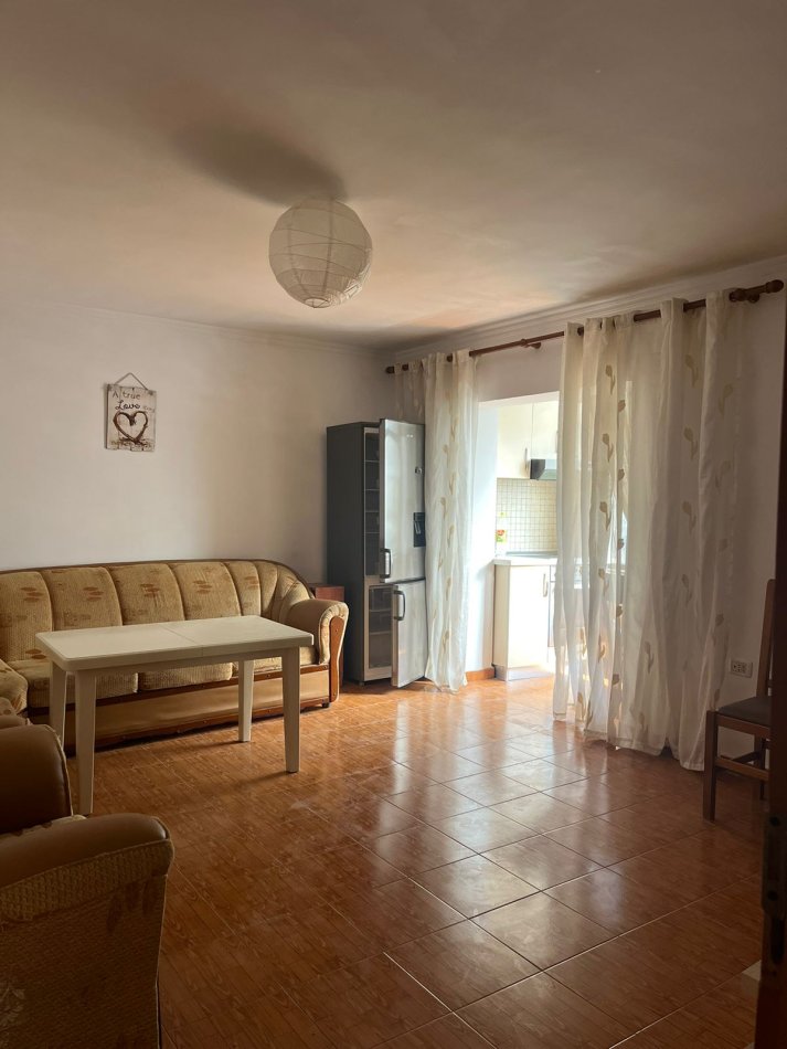 Tirane, shitet apartament 2+1 Kati 5, 72 m² 105.000 € (zona Ali Demi, prane tregut te ri elektrik)