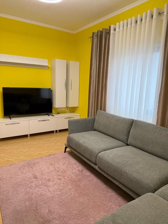 Tirane, jepet me qera 2+1 Kati 3, 90 m² 600 €/ i diskutueshem