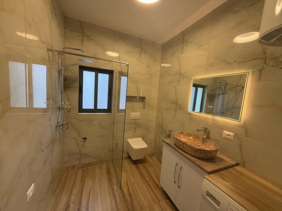 Tirane, jepet me qera 2+1 Kati 3, 90 m² 600 €/ i diskutueshem