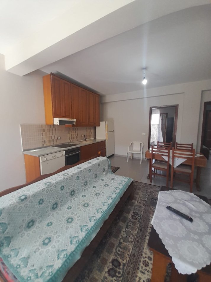 Tirane, jepet me qera apartament 2+1 Kati 1, 90 m² 400 € (don bosko)