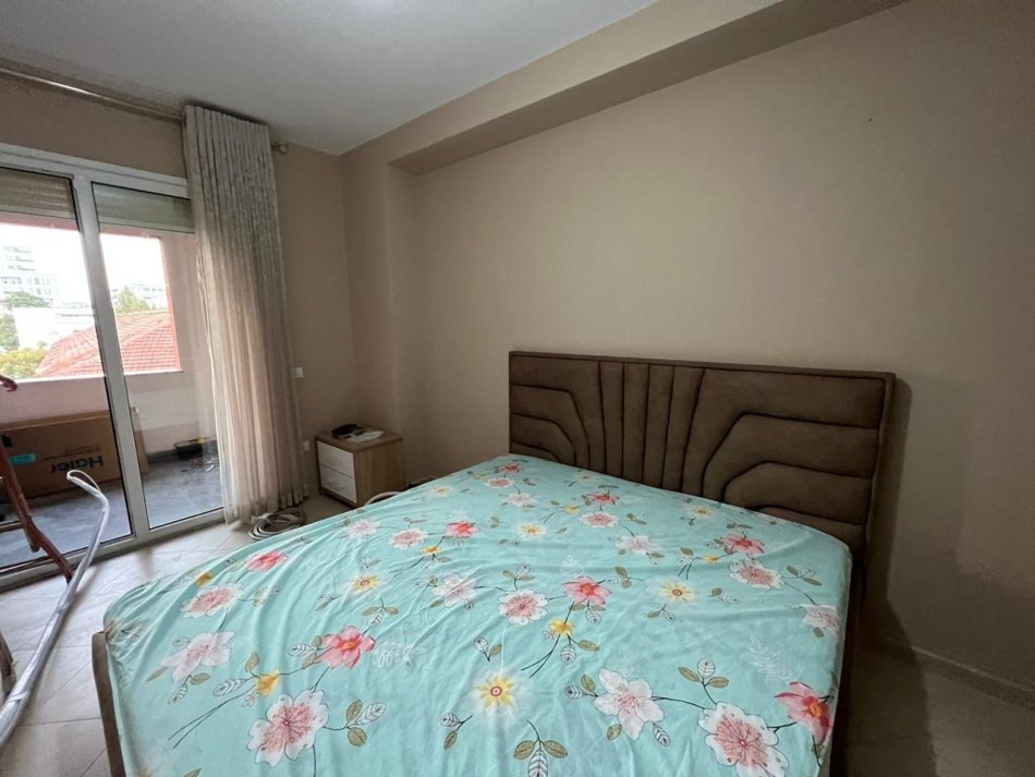 Tirane, jap me qera apartament 2+1+Ballkon Kati 2, 100 m² 650 € (rruga 5 maji)