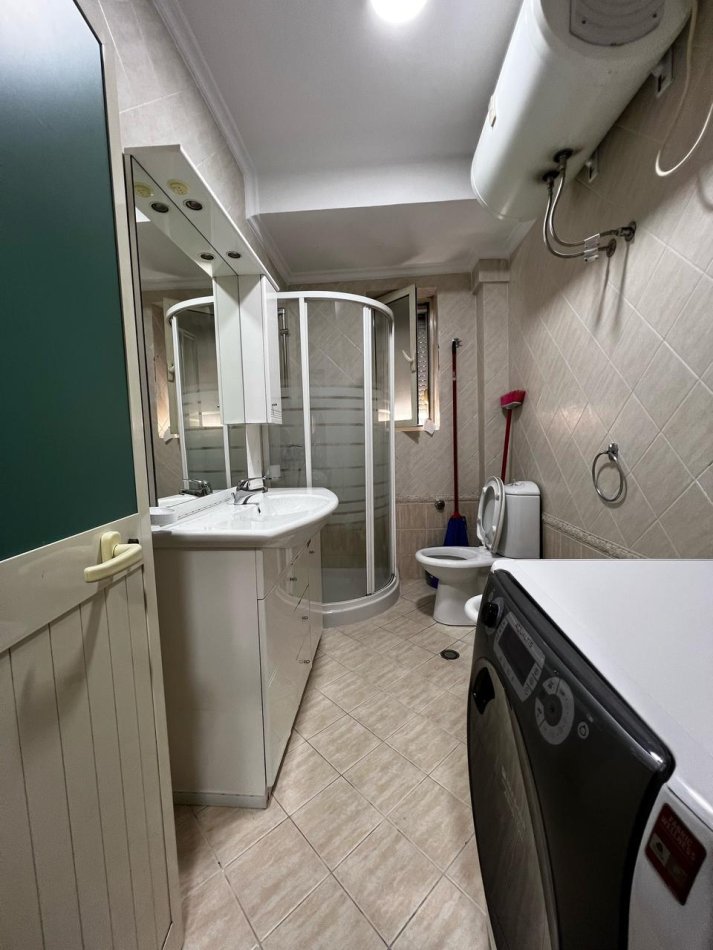 Tirane, jepet me qera apartament 2+1+Ballkon Kati 2, 80 m² 500 € (Arbren Broci)