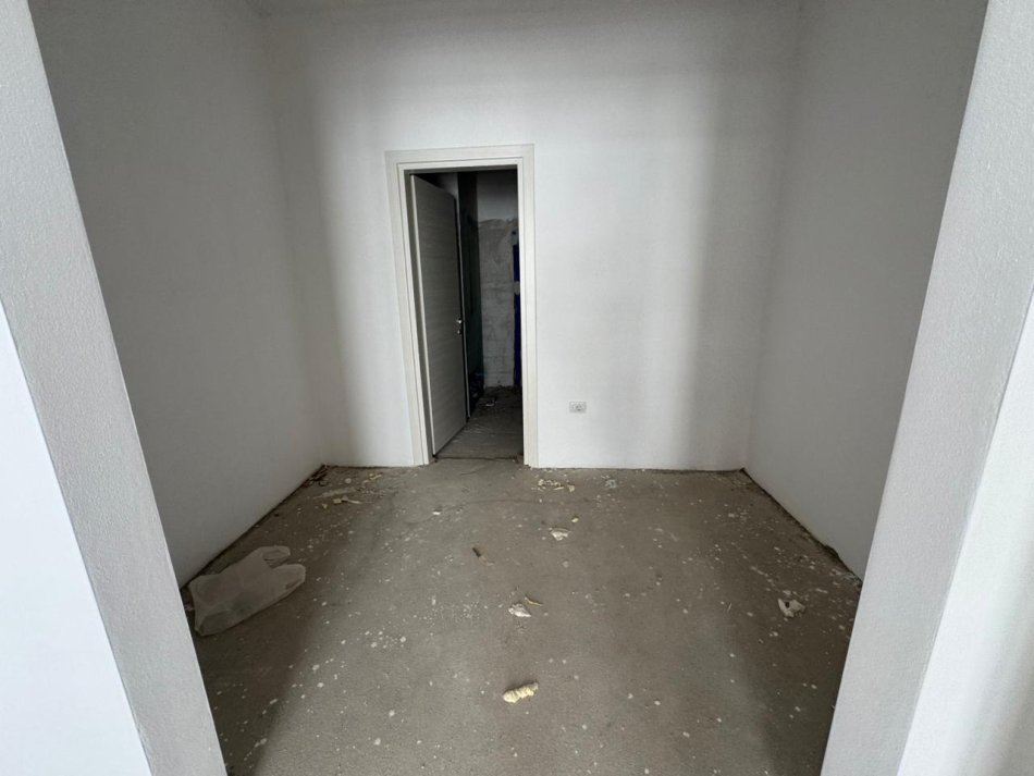 Tirane, shitet apartament 3+1+Ballkon Kati 4, 153 m² (Bulavardi Nene Tereza)