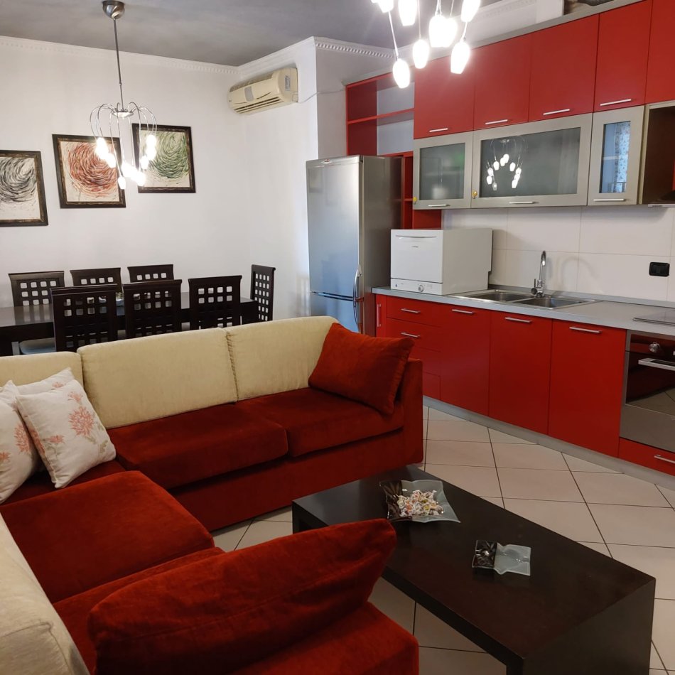 Tirane, jepet me qera apartament 2+1+Ballkon Kati 8, 80 m² 600 € (Don Bosko)