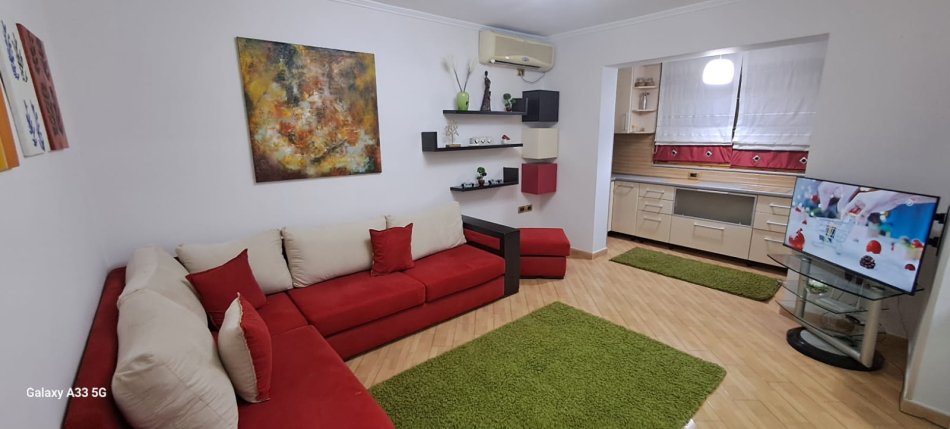 Tirane, jepet me qera apartament 1+1 Kati 4, 55 m² 500 € (Rruga e Elbasanit)