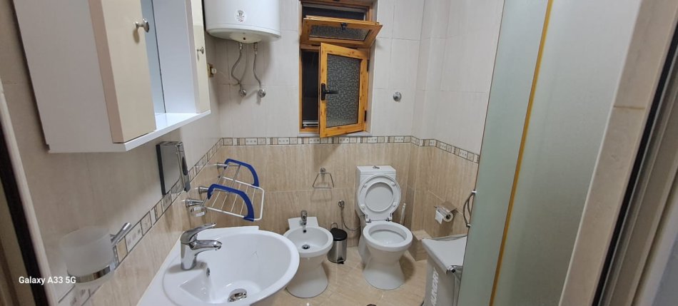 Tirane, jepet me qera apartament 1+1 Kati 4, 55 m² 500 € (Rruga e Elbasanit)