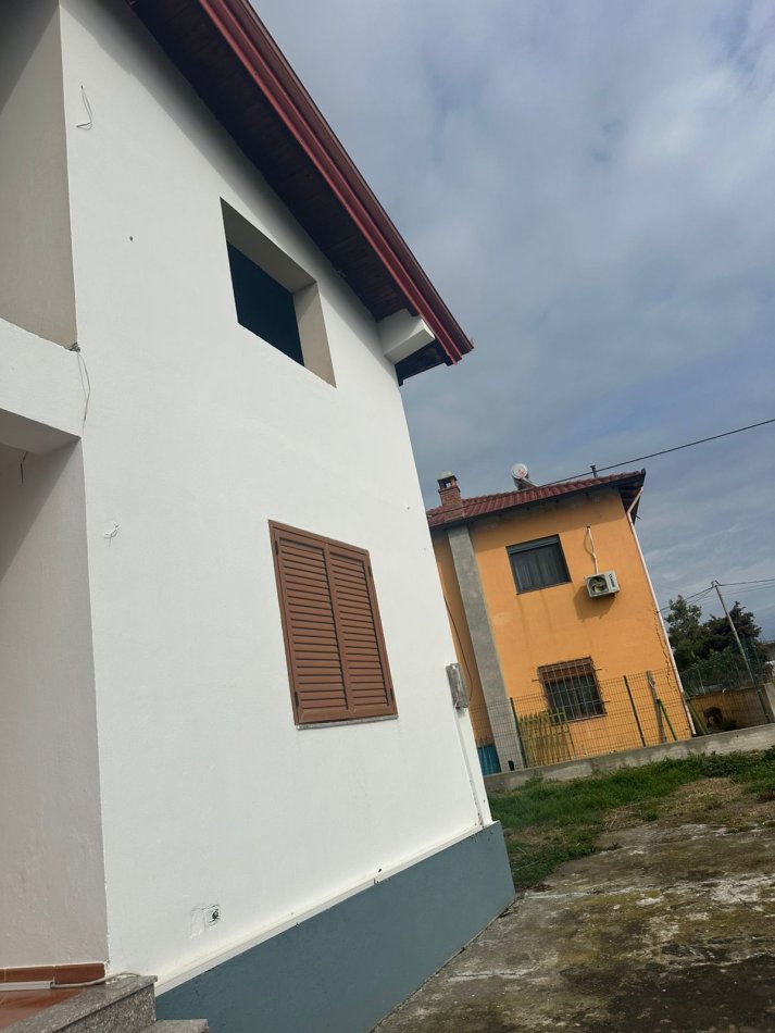 Durres, shitet Vile ne plazh 4+1 , 1.800 m² 300.000 € (Qerret, Kavaje)
