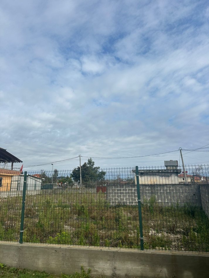 Durres, shitet Vile ne plazh 4+1 , 1.800 m² 300.000 € (Qerret, Kavaje)
