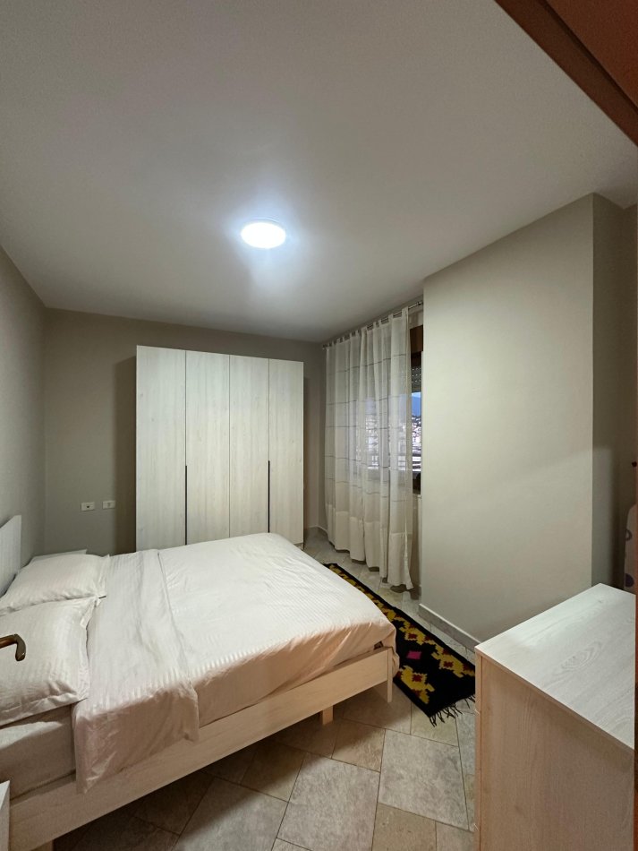 Tirane, jepet me qera apartament 1+1 Kati 15, 65 m² 550 € (Qender)
