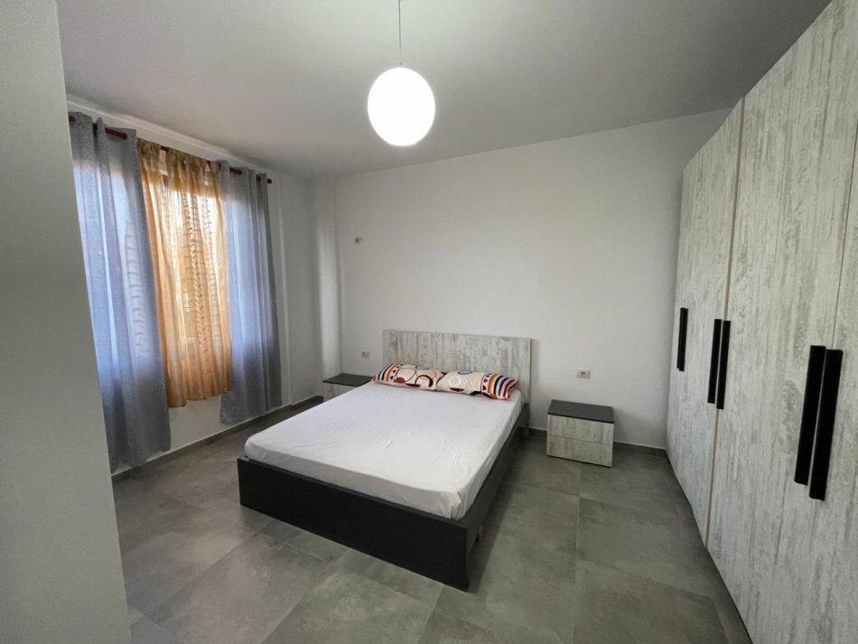 Tirane, jepet me qera apartament 1+1 Kati 1, 50 m² 350 € (sauk)