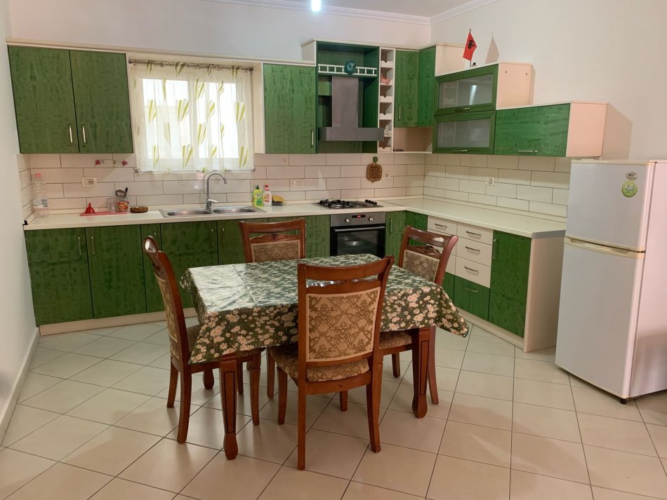 Tirane, jepet me qera apartament 2+1 Kati 5, 106 m² 450 € (yzberisht)