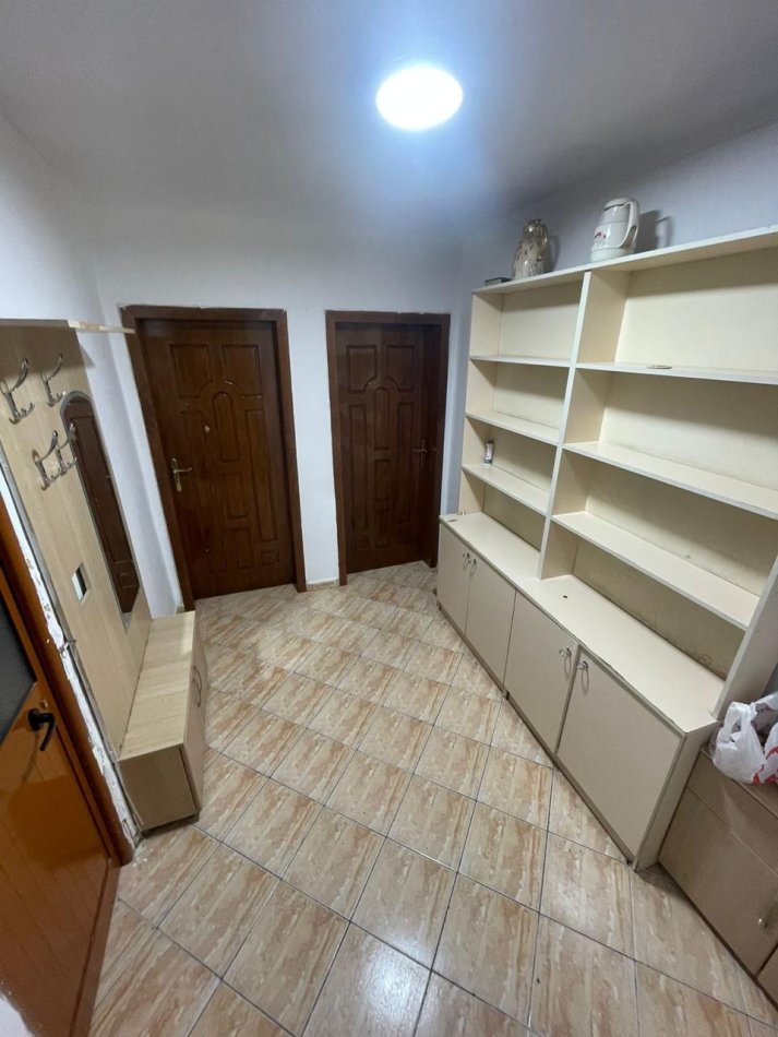 Tirane, jepet me qera apartament 1+1+Aneks+Ballkon Kati 2, 90 m² 350 € (Rruga Bardhyl)