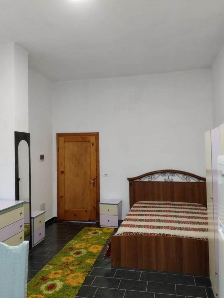 Tirane, jepet me qera garsonier 1+1 Kati 1, 45 m² 250 € (shkoze)