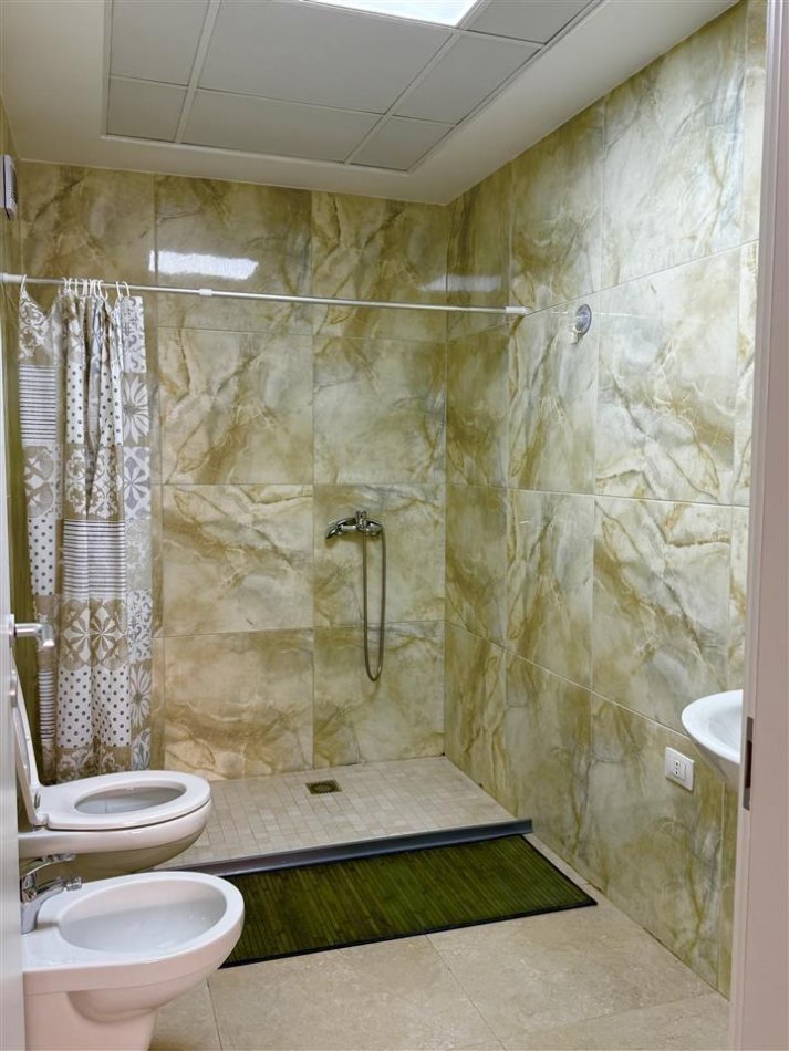 Tirane, jepet me qera apartament 2+1+Ballkon Kati 4, 86 m² 700 € (Don bosko)