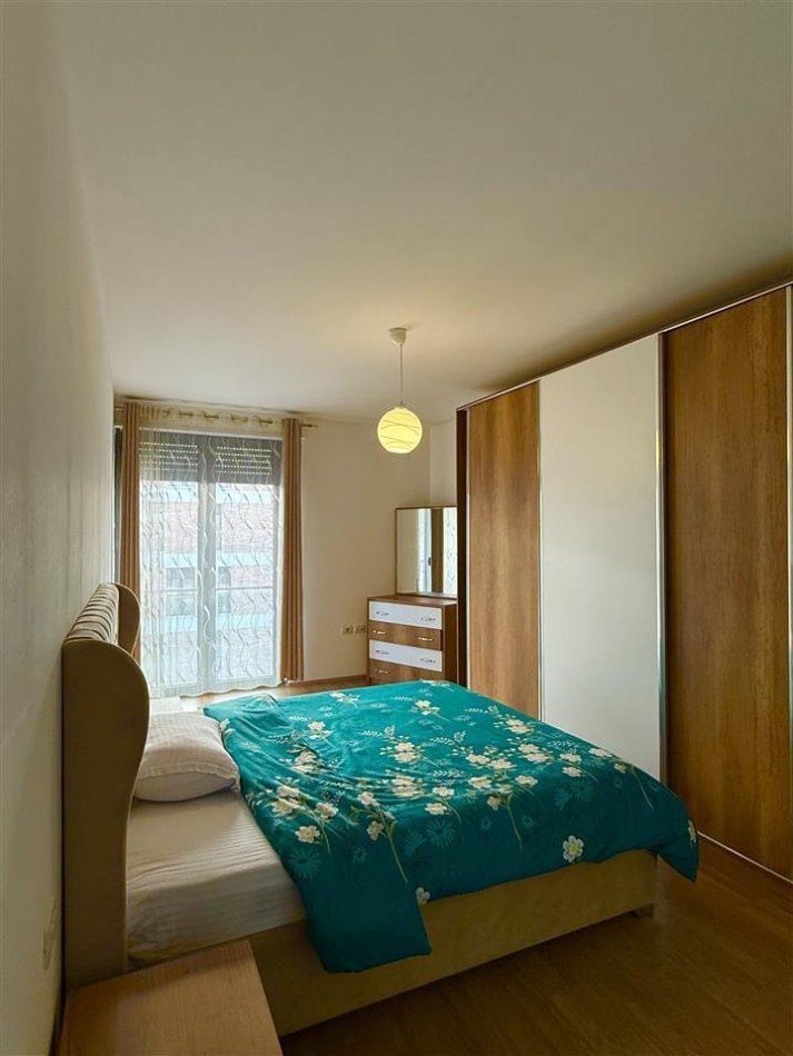 Tirane, jepet me qera apartament 2+1+Ballkon Kati 4, 96 m² 700 € (Don Bosko)