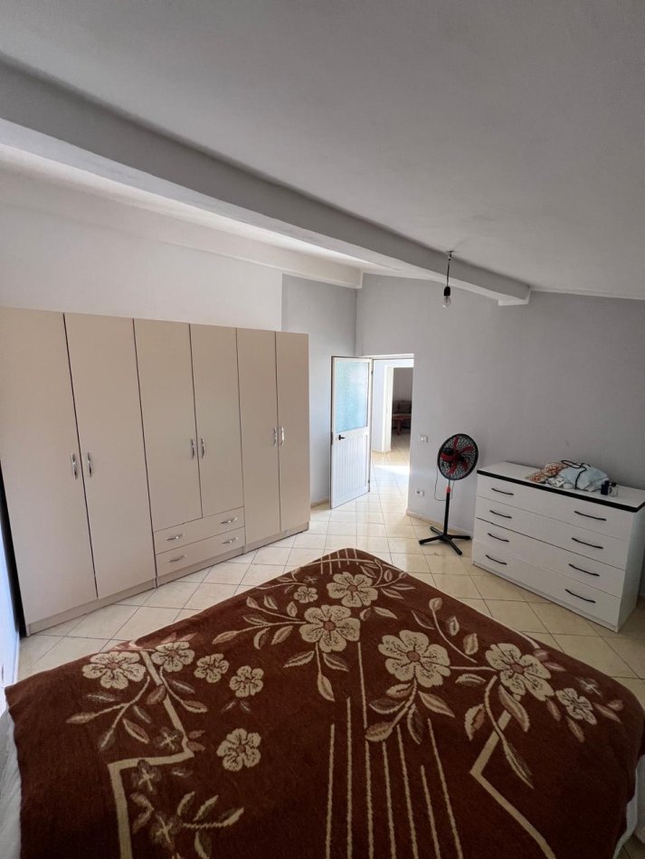Tirane, jepet me qera Vile 2+1+Ballkon Kati 3, 100 m² 400 € (qytete studenti)