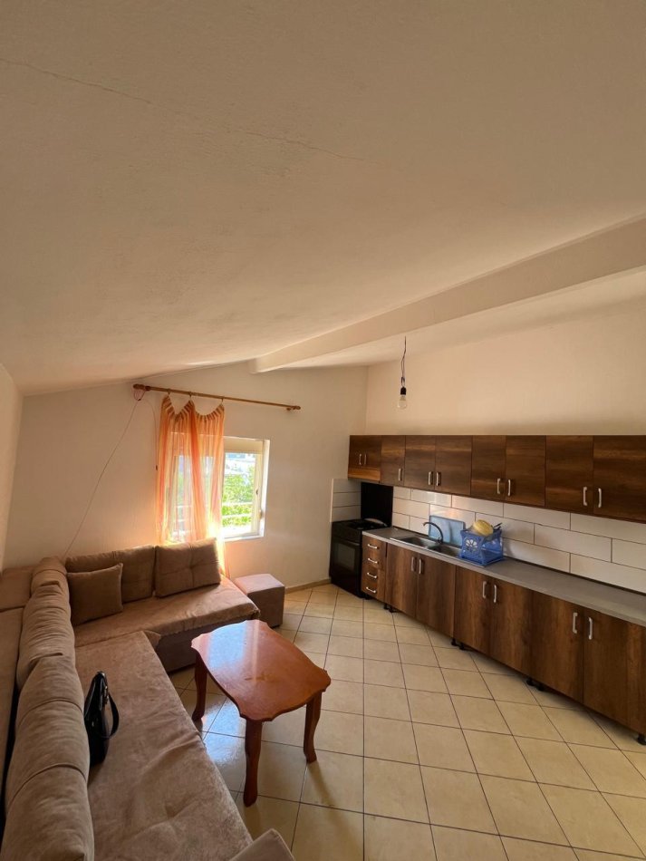 Tirane, jepet me qera Vile 2+1+Ballkon Kati 3, 100 m² 400 € (qytete studenti)