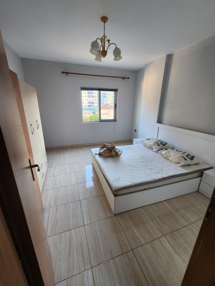 Tirane, jepet me qera apartament 1+1 Kati 3, 73 m² 350 € (astir)