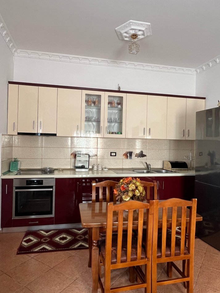 Tirane, jepet me qera shtepi 2+1 Kati 2, 80 m² 450 € (Bulevardi i Ri)