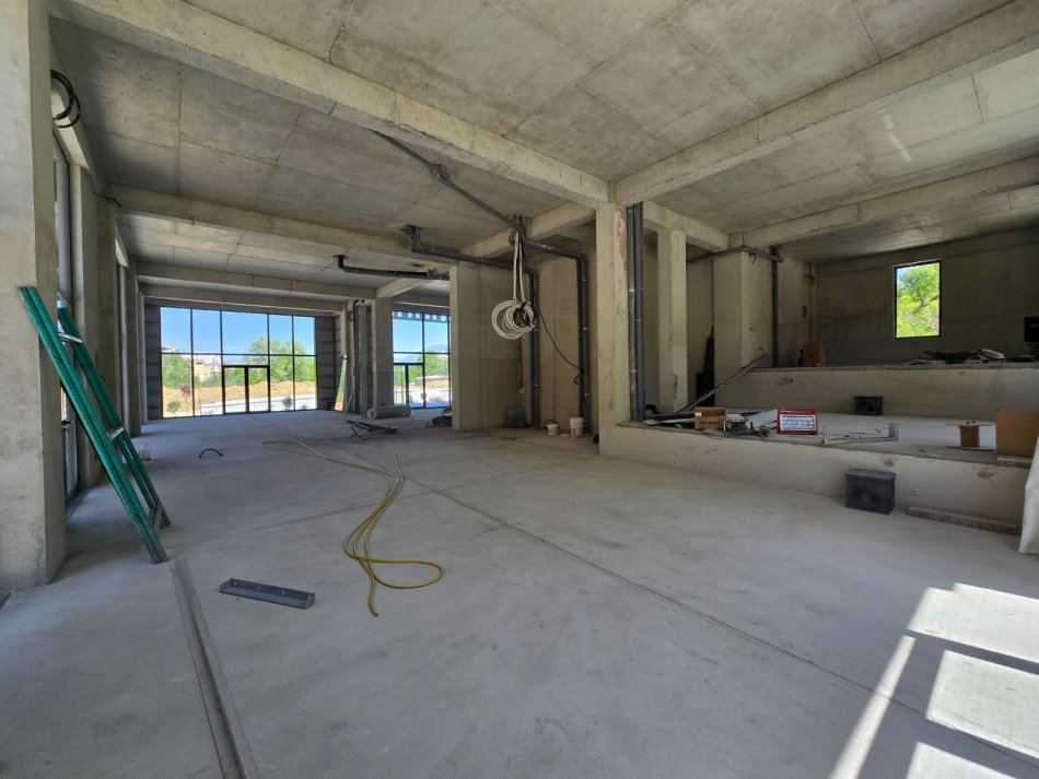 Tirane, shitet ambjent biznesi Kati 0, 500 m² (liqeni i thate)