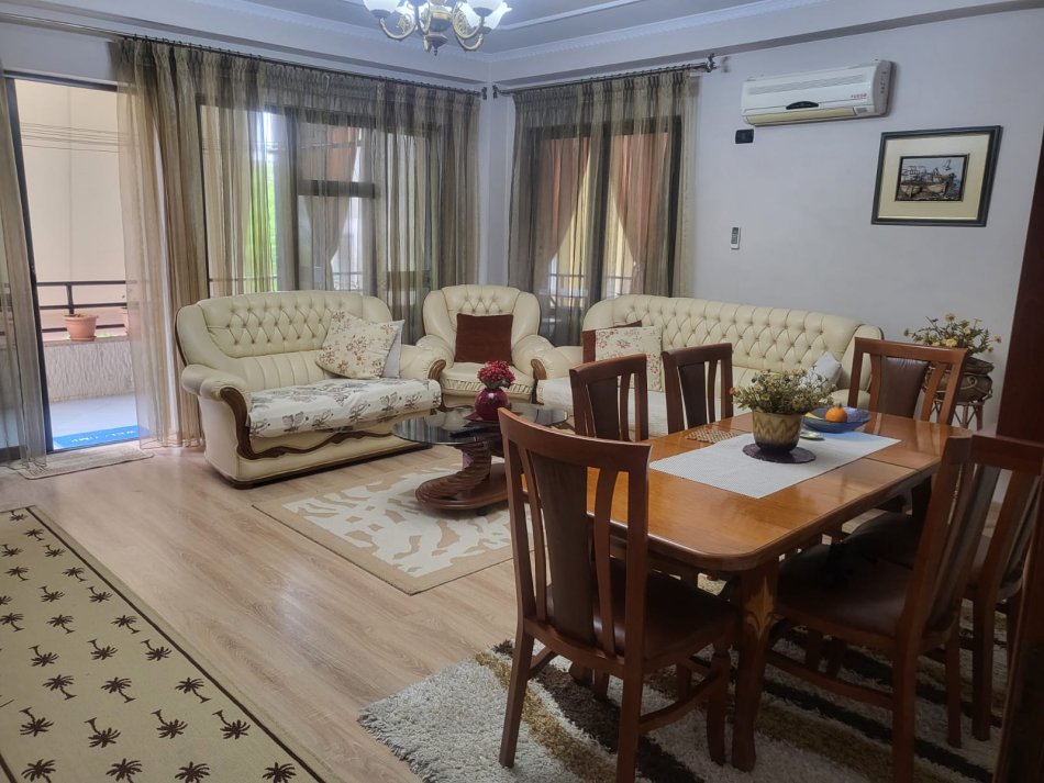 Tirane, jepet me qera apartament 1+1 Kati 5, 60 m² 500 € (Rruga Mine Peza)