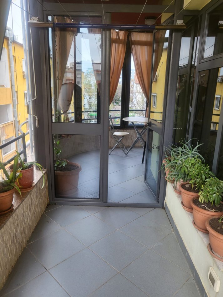 Tirane, jepet me qera apartament 1+1 Kati 5, 60 m² 500 € (Rruga Mine Peza)