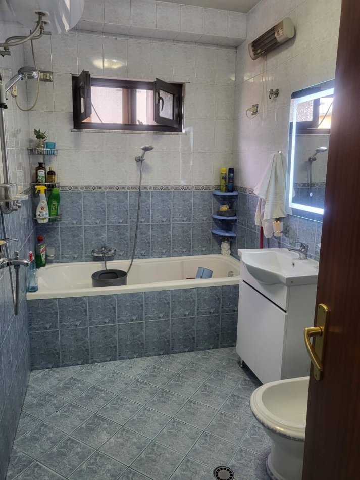 Tirane, jepet me qera apartament 1+1 Kati 5, 60 m² 500 € (Rruga Mine Peza)