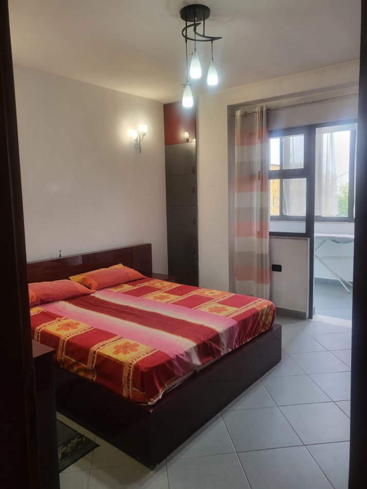 Tirane, jepet me qera apartament 1+1 Kati 5, 60 m² 500 € (Rruga Mine Peza)