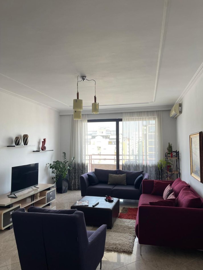 Tirane, jepet me qera apartament 2+1+Aneks+Ballkon Kati 8, 145 m² 800 € (Bllok)