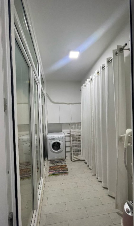 Tirane, jepet me qera apartament 1+1+Ballkon Kati 2, 60 m² 650 € (Komuna e Parisit)