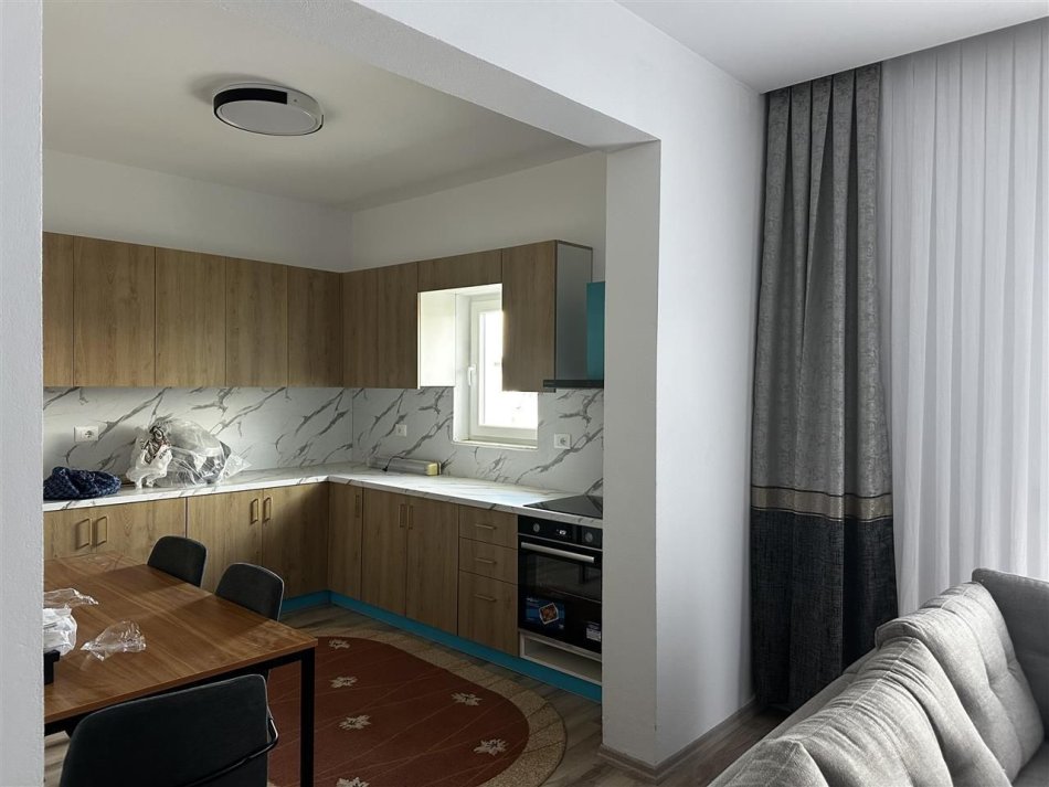 Tirane, jepet me qera apartament 3+1+Aneks+Ballkon Kati 2, 120 m² 700 € (Prane American 3)