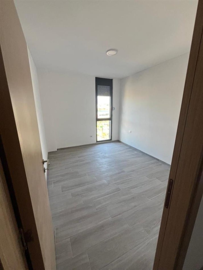 Tirane, jepet me qera apartament 2+1 Kati 5, 95 m² 350 € (5 Maj)