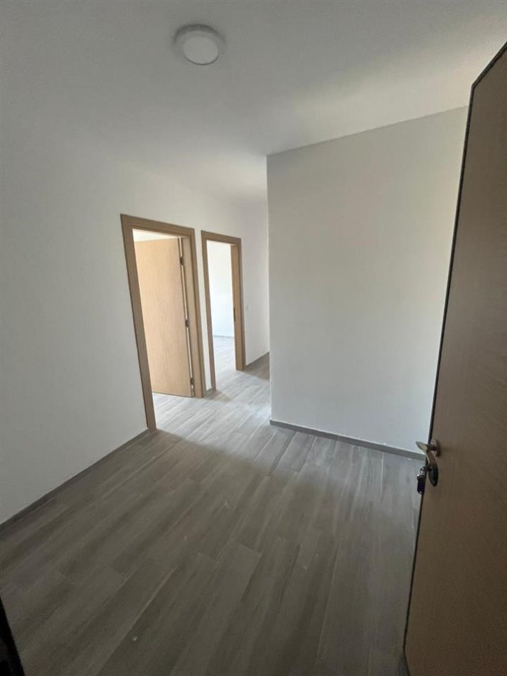 Tirane, jepet me qera apartament 2+1 Kati 5, 95 m² 350 € (5 Maj)