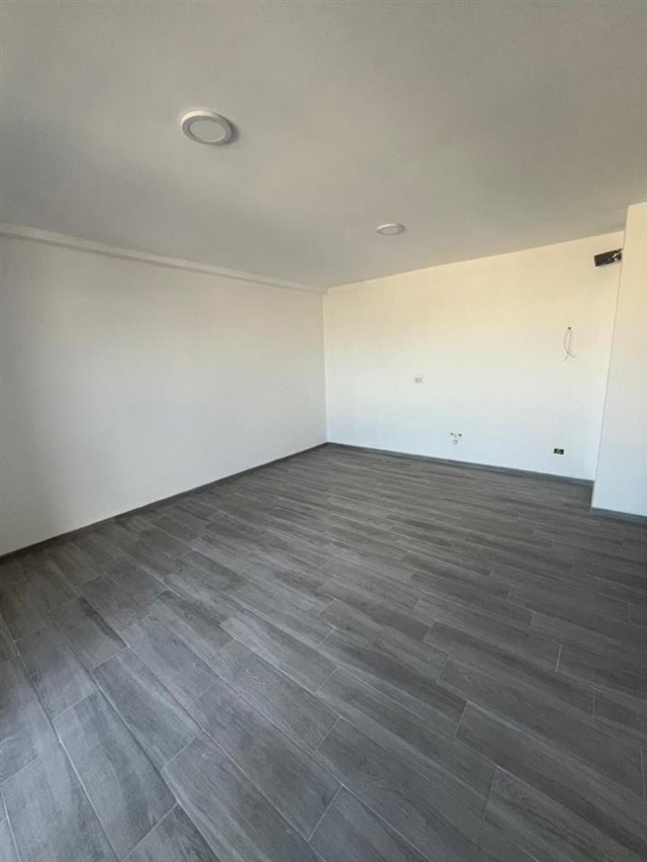 Tirane, jepet me qera apartament 2+1 Kati 5, 95 m² 350 € (5 Maj)