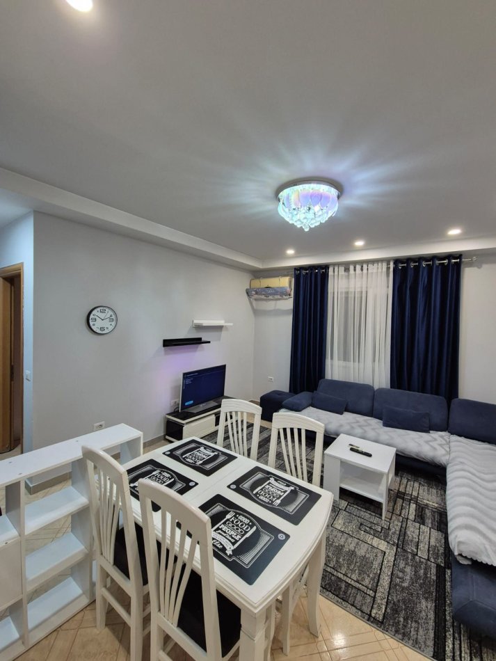 Tirane, jepet me qera apartament 1+1+Ballkon Kati 5, 60 m² 450 € (5 maji)