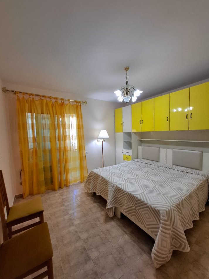 Tirane, jepet me qera apartament 1+1 Kati 3, 65 m² 550 € (komuna e parisit)