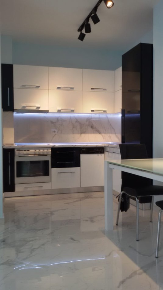 Tirane, jepet me qera apartament 1+1+Ballkon Kati 2, 65 m² 600 € (ullishtes)