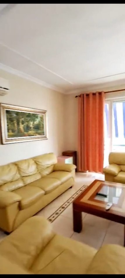 Tirane, jepet me qera apartament 1+1 Kati 4, 125 m² 570 € (kopshti botanik)