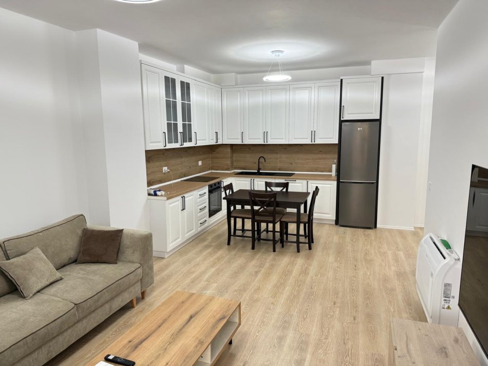 Tirane, jepet me qera apartament 2+1+Aneks+Ballkon Kati 3, 125 m² 800 € (Pazari i Ri)