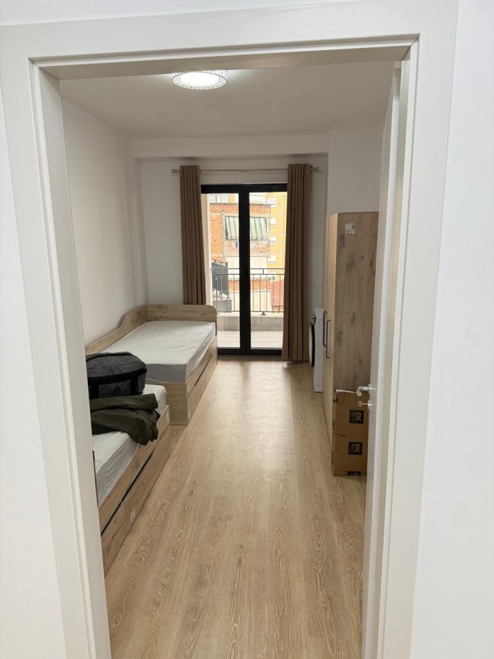Tirane, jepet me qera apartament 2+1+Aneks+Ballkon Kati 3, 125 m² 800 € (Pazari i Ri)