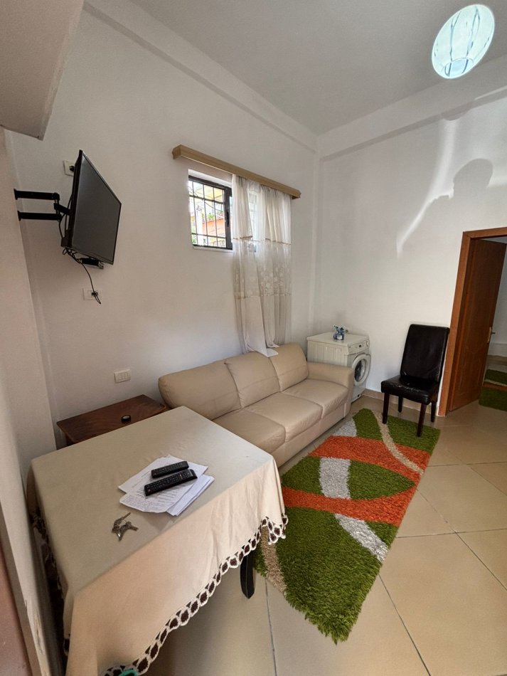 Tirane, jepet me qera apartament 1+1 Kati 1, 45 m² 300 € (ali demi)