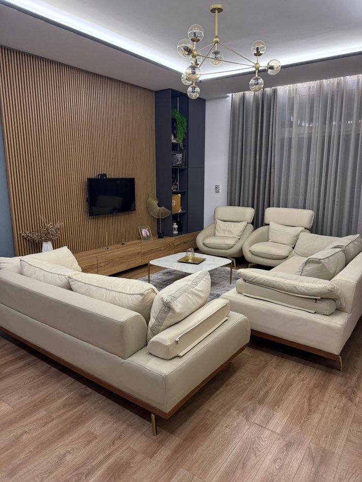 Tirane, jepet me qera apartament duplex 3+1+Ballkon Kati 1, 150 m² 1.000 € (abraham linkoln)