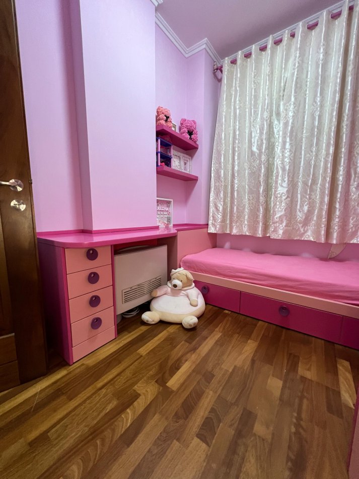 Tirane, jepet me qera apartament duplex 3+1+Ballkon Kati 1, 150 m² 1.000 € (abraham linkoln)