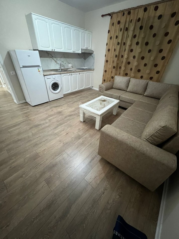 Tirane, jepet me qera Vile 1+1 Kati 1, 60 m² 350 € (RRUGA 5 MAJI)